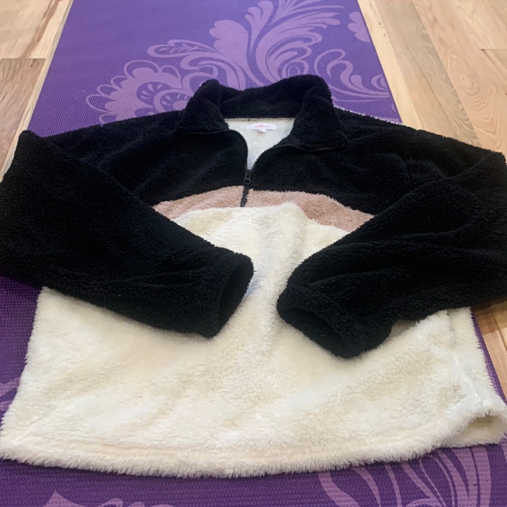 Polyester fleece with pockets